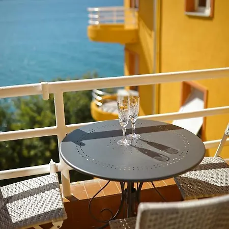 Caisa Classic Beachfront Apartamento *