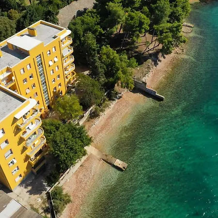 Caisa Classic Beachfront Lejlighed