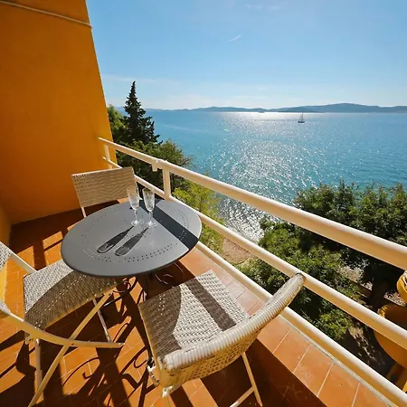 Apartment Caisa Classic Beachfront Zadar