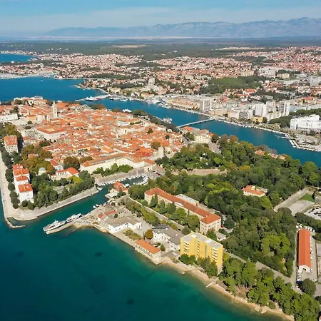 Caisa Classic Beachfront Apartment *
