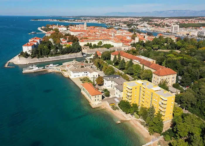Caisa Classic Beachfront Appartement Zadar